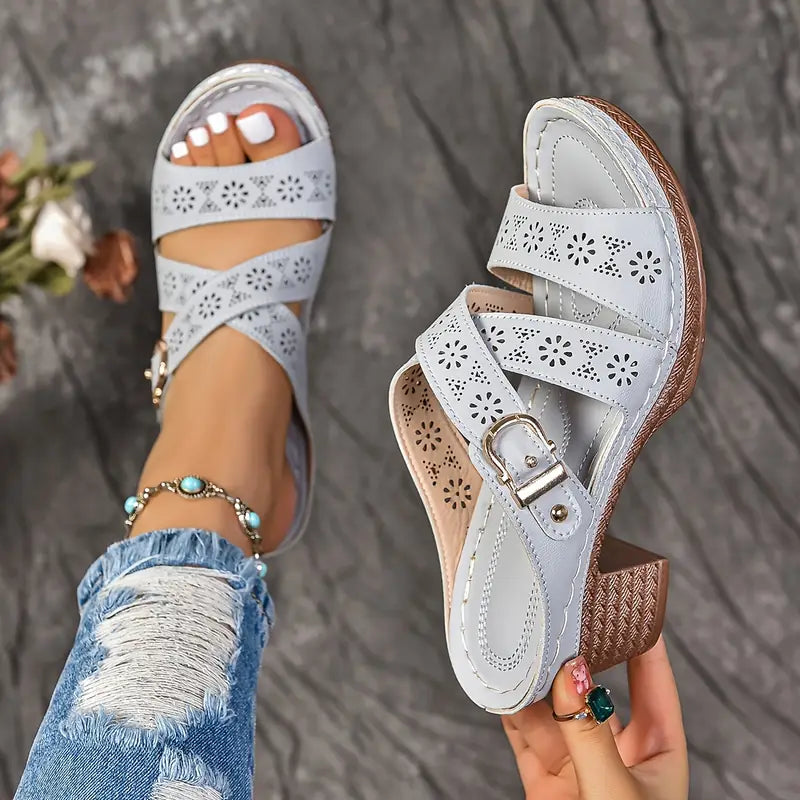 Solienne – Stilvolle Slip-On-Sandalen mit Cut-Out und Blockabsatz