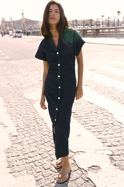 Damen-Midikleid aus Denim mit Knopfleiste und Taillengürtel – lässig-schickes Sommerkleid