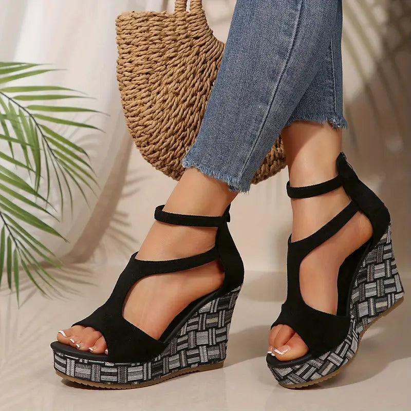 Marita – Geometrische Plateau-Riemchensandalen mit Keilabsatz