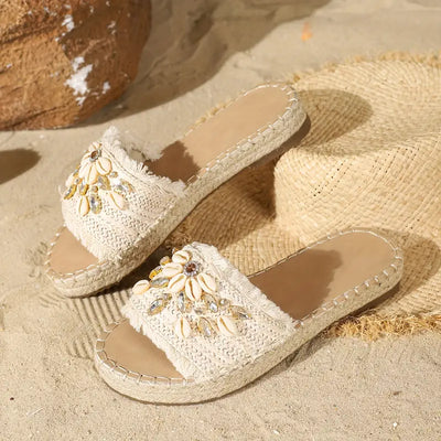 Charrie – Stilvolle Strandsandalen mit Perlen