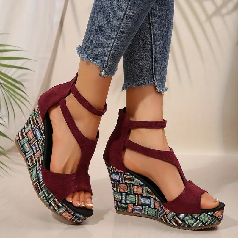 Marita – Geometrische Plateau-Riemchensandalen mit Keilabsatz