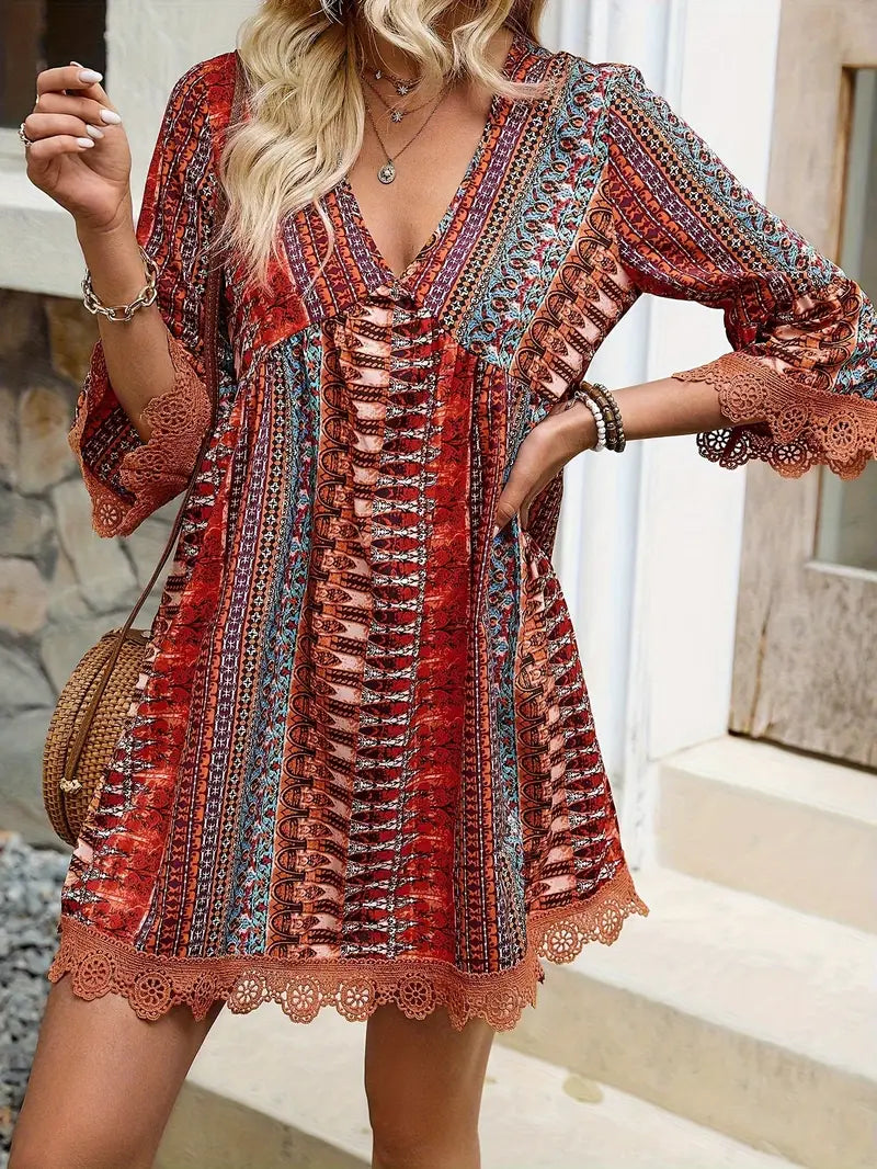 Mindy – Stilvolles Minikleid mit V-Ausschnitt und Boho-Print