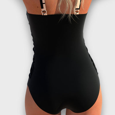 Astrid – Farbintensiver Badeanzug mit überkreuztem Vorderteil