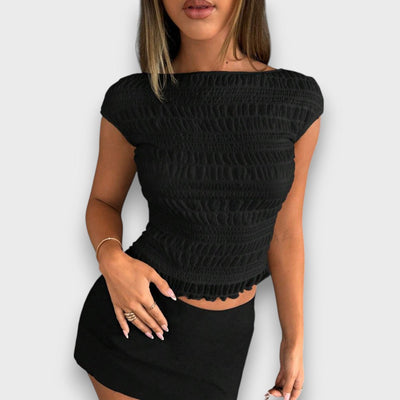 Solena – Strukturiertes Top mit verspieltem Charme