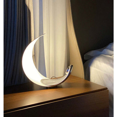 Designer Tischlampe „Halbmond“ – Modernes LED-Lichtobjekt im Mond-Design