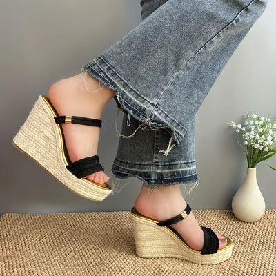 Emila – Keilsandalen mit Doppelriemen