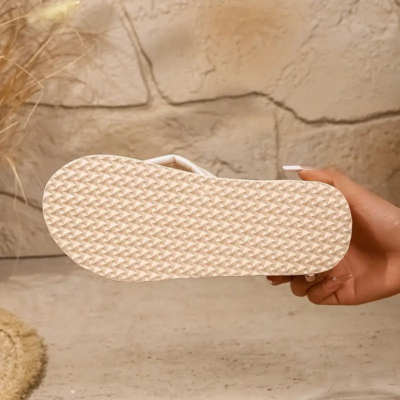 Rieda – Strukturierte Plateau-Flip-Flops mit gepolsterten Riemen