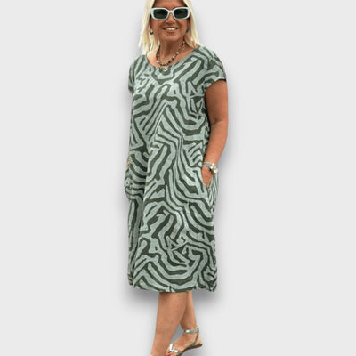 Zareni – Fließendes Kleid mit künstlerischem Print