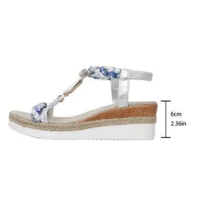 Mirabel – Boho-Plateausandalen mit geflochtenem Anhänger