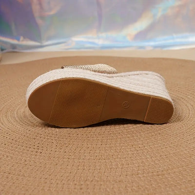 Helga – Stylische Keilsandalen mit Webmuster
