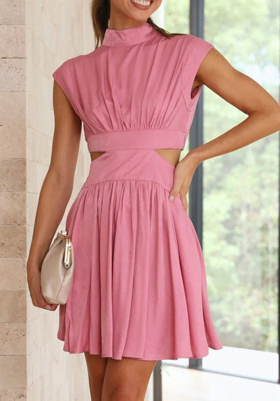 Ahzi – Ärmelloses, ausgestelltes Kleid mit hohem Ausschnitt und Cut-out-Taille