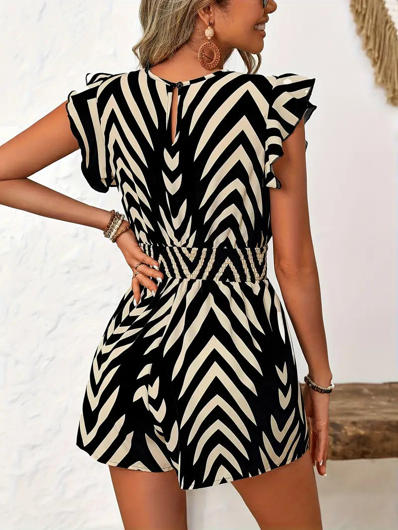 Alona – Schicker Strampler mit Chevron-Muster und Flügelärmeln
