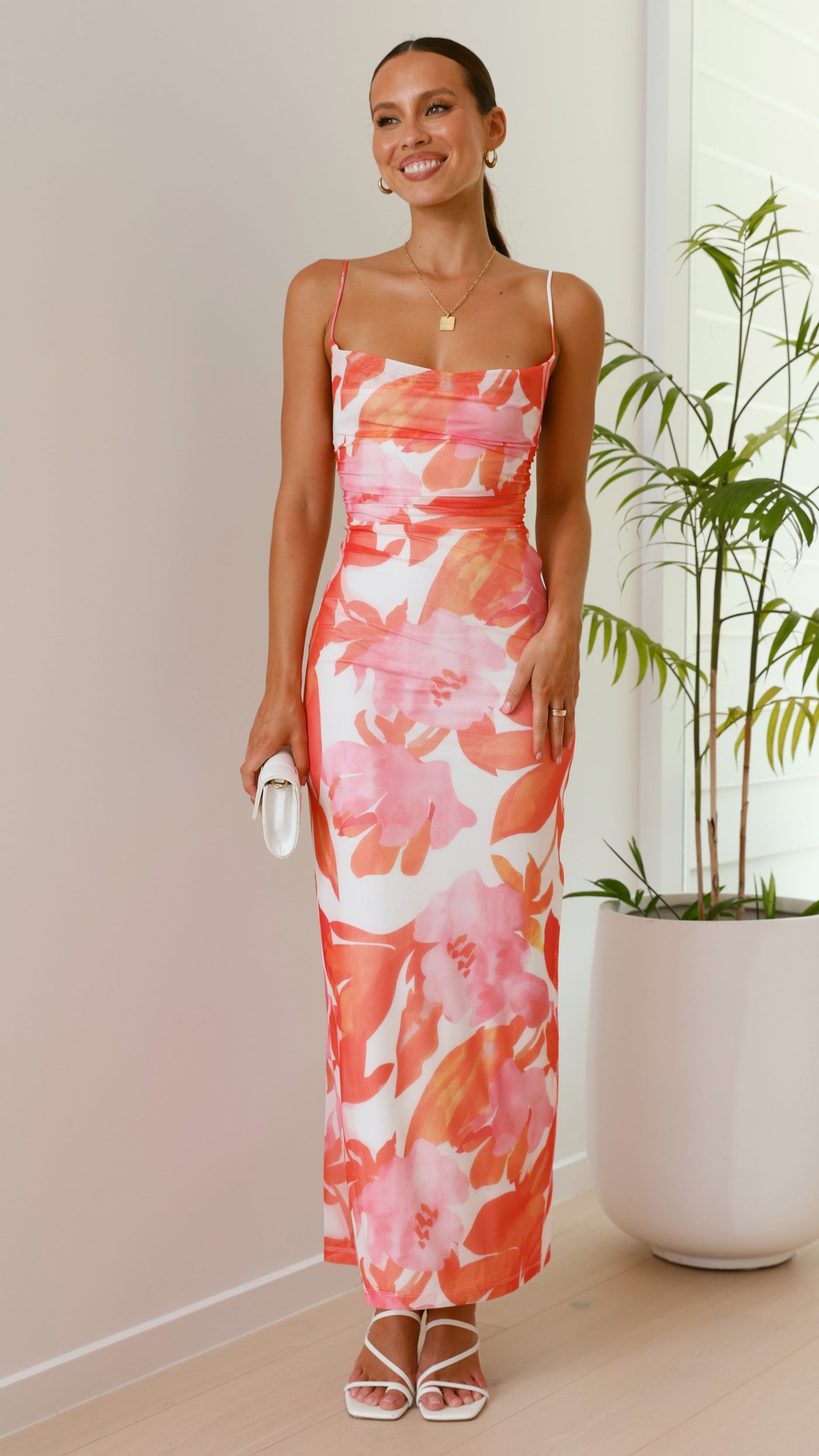 Figurbetontes Maxikleid – Sommerkleid mit Spaghettiträgern & Blumenprint