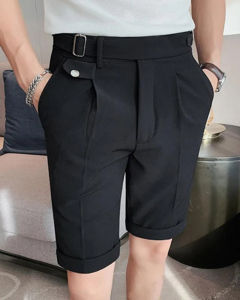 Parker | Maßgeschneiderte Plisseeshorts mit verstellbaren Seitenschnallen