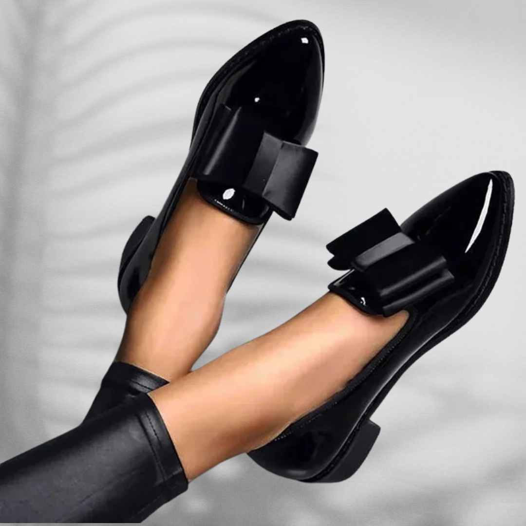 BRITTA™ | Mokassin aus glänzendem Leder mit eleganter Schleife