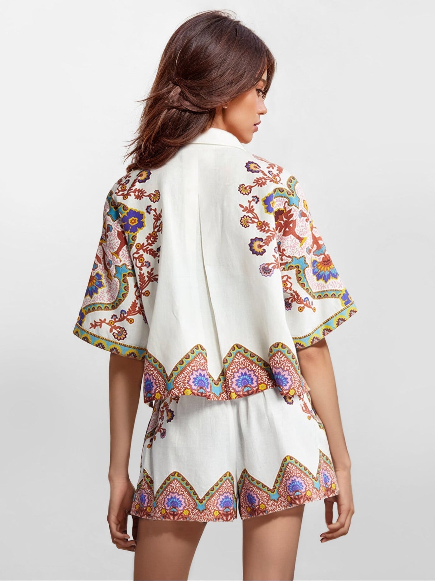 Zwei Stück Boho-Blumen-Set – Hemdkleid und Shorts in passenden Designs