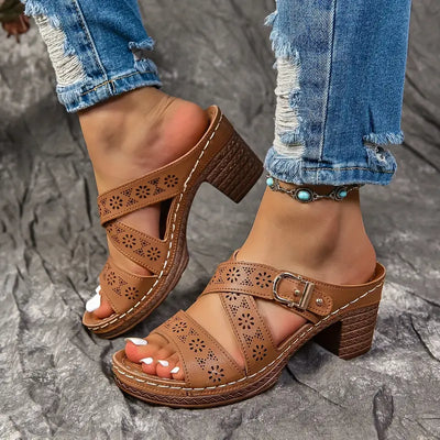Solienne – Stilvolle Slip-On-Sandalen mit Cut-Out und Blockabsatz