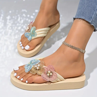 Verona – Sandalen mit floralem Keilabsatz