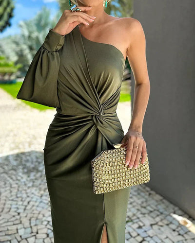 Noelle – Elegantes Satin-Kleid mit One-Shoulder-Twist