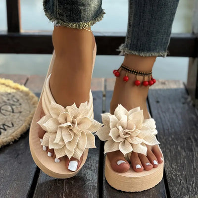 Petra - Charmante Keil-Flip-Flops