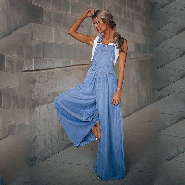Damen-Latzhose aus Denim mit weitem Bein und verstellbaren Trägern