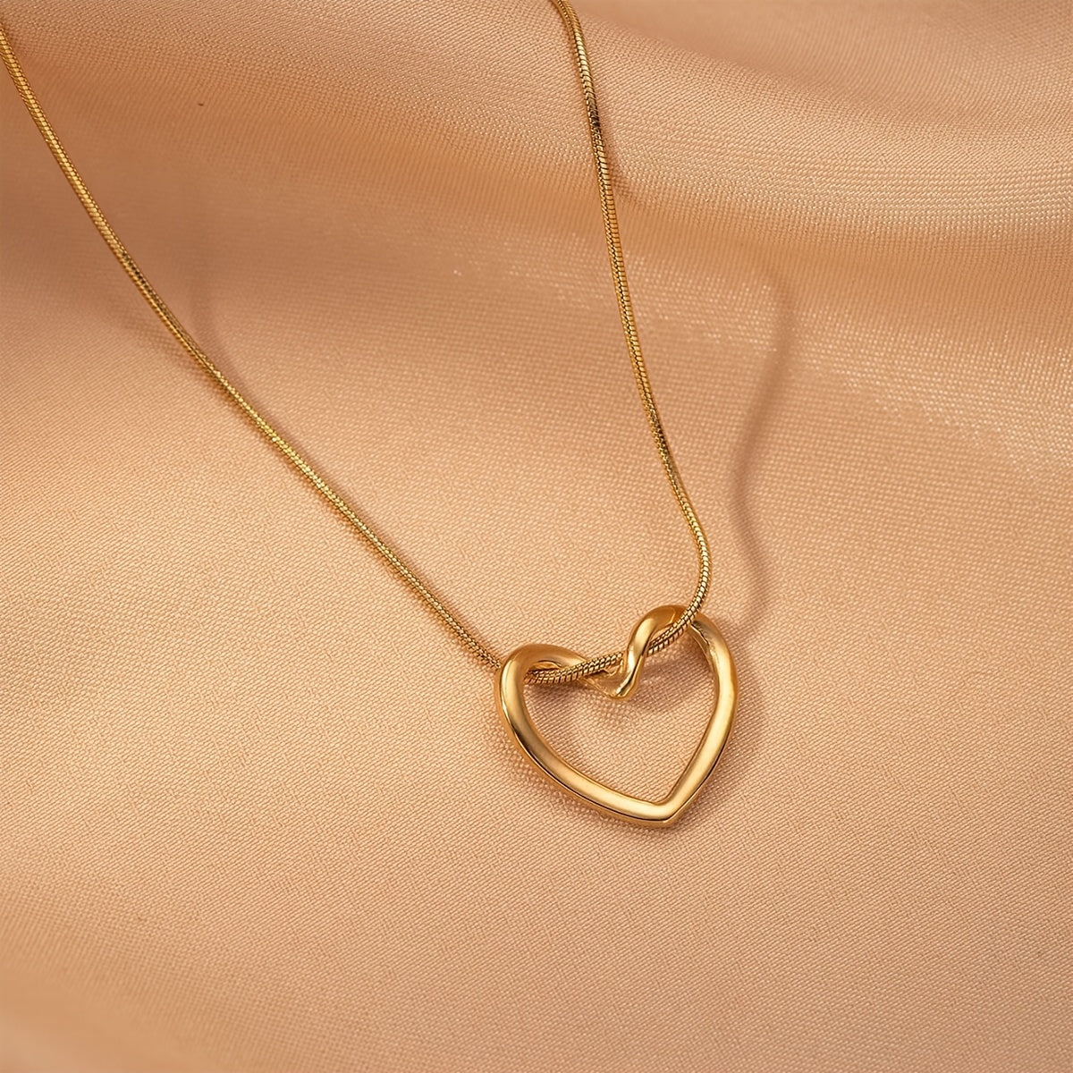 Goldene durchbrochene Herz-Halskette für Frauen - Minimalistische Lagenkette