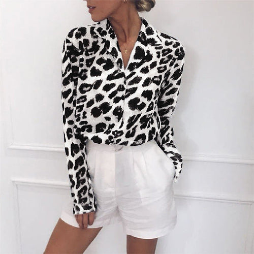 Daniela – stylische bluse mit leopardenmuster, langen armeln und umschlagkragen