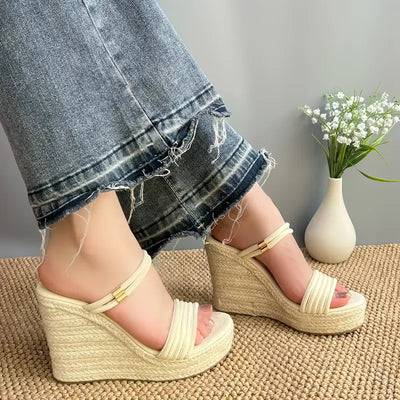 Emila – Keilsandalen mit Doppelriemen