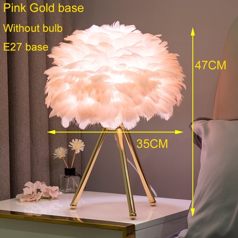 Designer Tischlampe mit Federschirm – Goldenes Stativ & Weiches Stimmungslicht