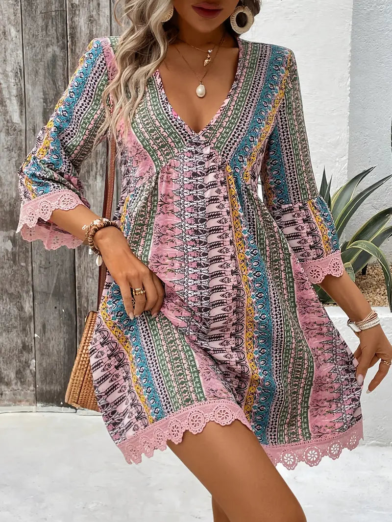 Mindy – Stilvolles Minikleid mit V-Ausschnitt und Boho-Print