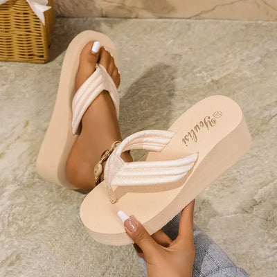 Rieda – Strukturierte Plateau-Flip-Flops mit gepolsterten Riemen