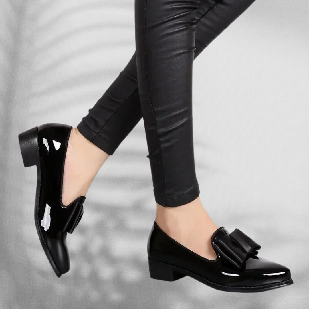 BRITTA™ | Mokassin aus glänzendem Leder mit eleganter Schleife