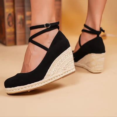 Leija – Schwarze Espadrilles mit Keilabsatz und Knöchelriemen