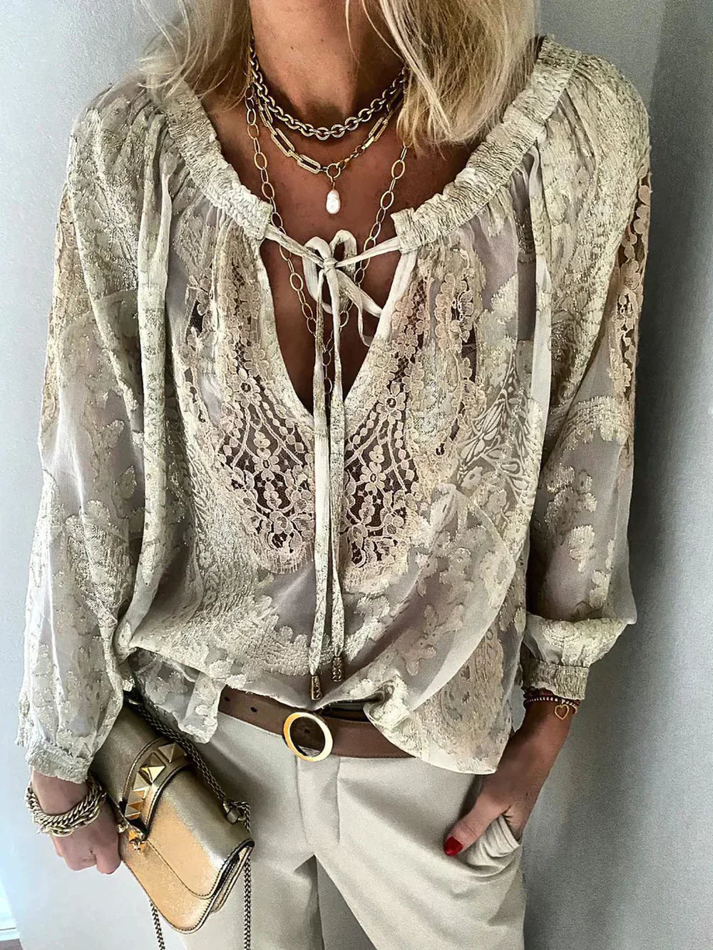 Brilaya – Boho-Spitzenbluse mit V-Ausschnitt