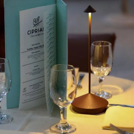 Elegante LED-Tischlampe für Restaurants – Warmweißes Licht, kabellos, dimmbar