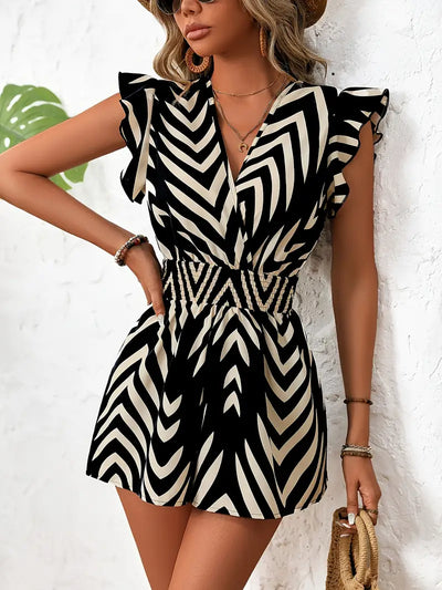 Alona – Schicker Strampler mit Chevron-Muster und Flügelärmeln