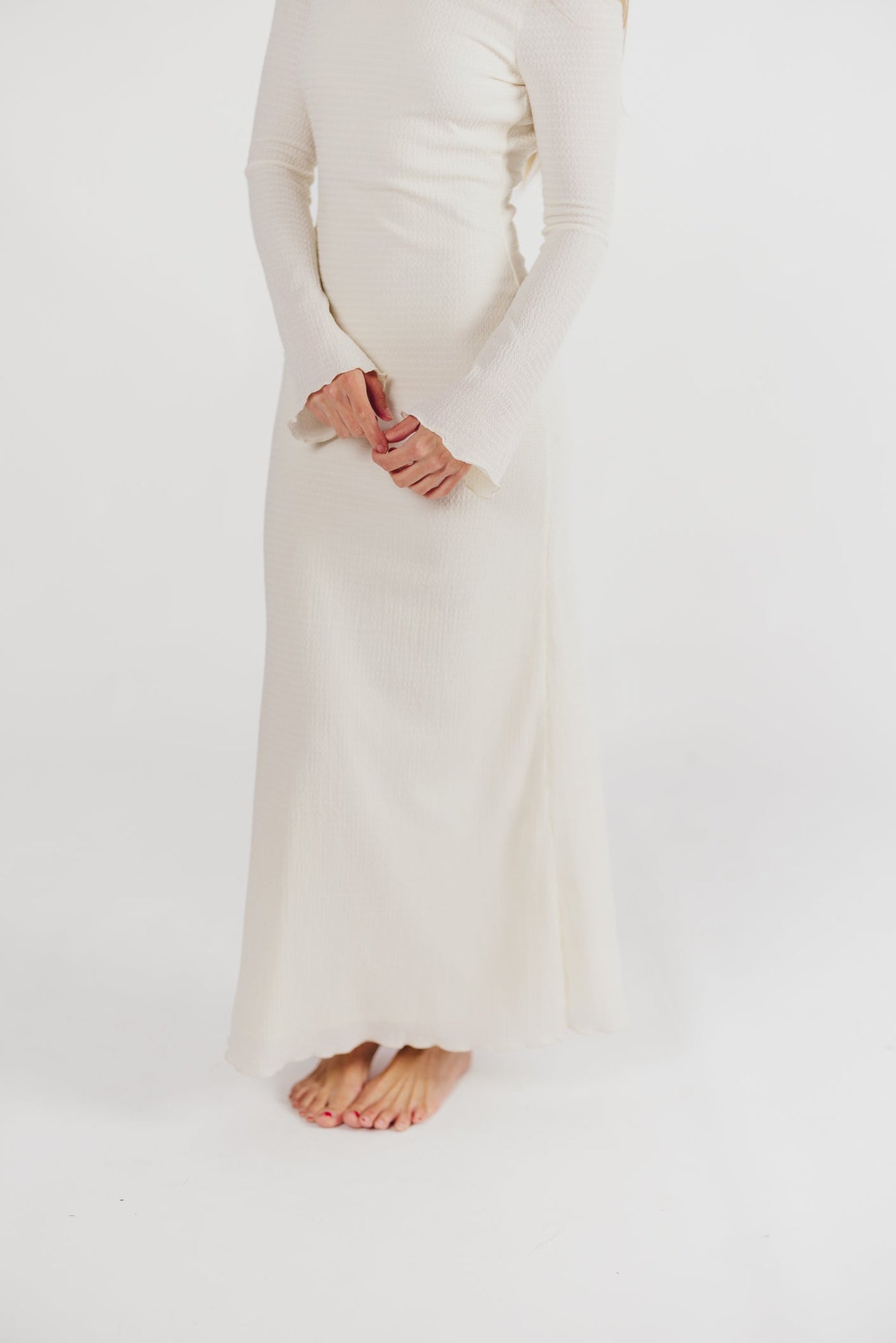 Savannah - langes rückenfreies kleid mit glockenärmeln - elfenbein