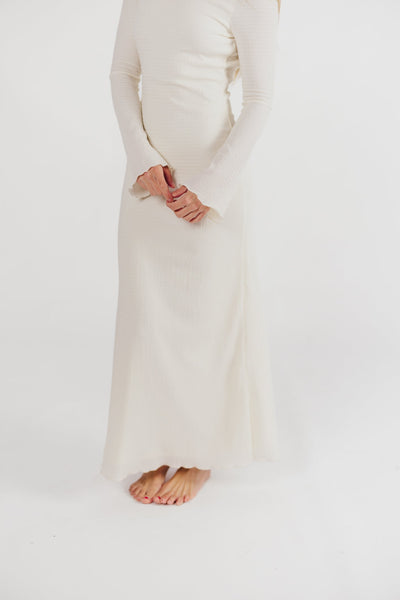 Savannah - langes rückenfreies kleid mit glockenärmeln - elfenbein