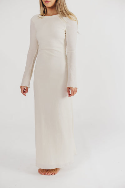 Savannah - langes rückenfreies kleid mit glockenärmeln - elfenbein