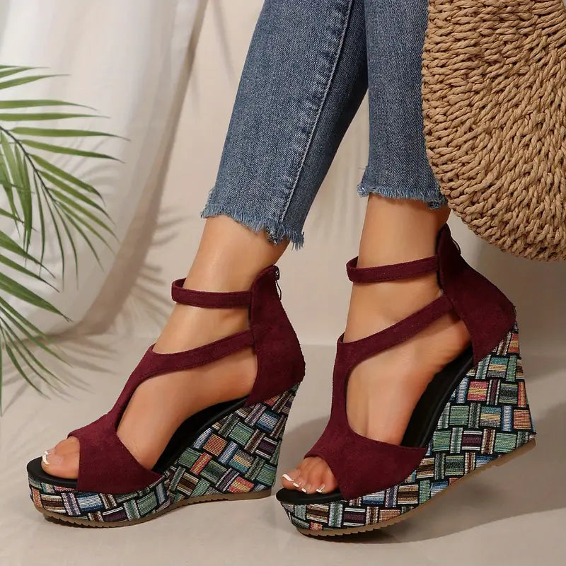 Marita – Geometrische Plateau-Riemchensandalen mit Keilabsatz