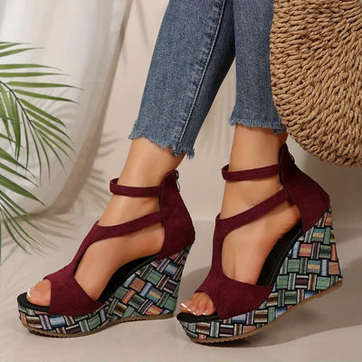 Marita – Geometrische Plateau-Riemchensandalen mit Keilabsatz