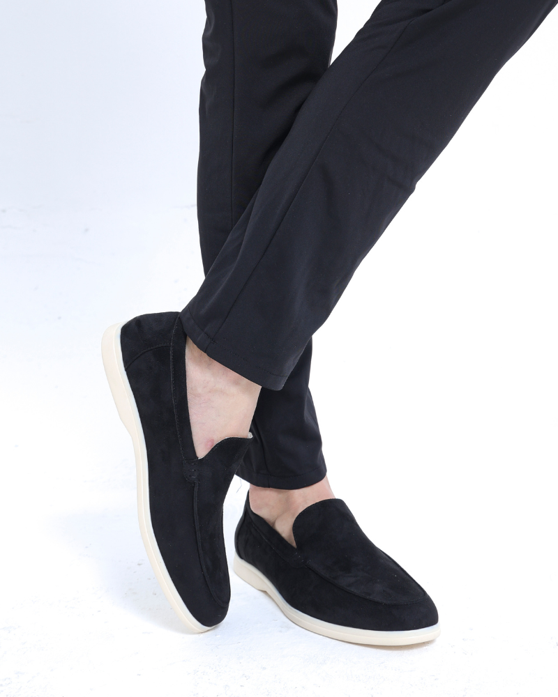 Kayden | All-Black Passendes Outfit mit Langer Ärmel Polohemd, hose & Wildleder-Loafer