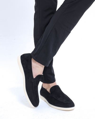 Kayden | All-Black Passendes Outfit mit Langer Ärmel Polohemd, hose & Wildleder-Loafer