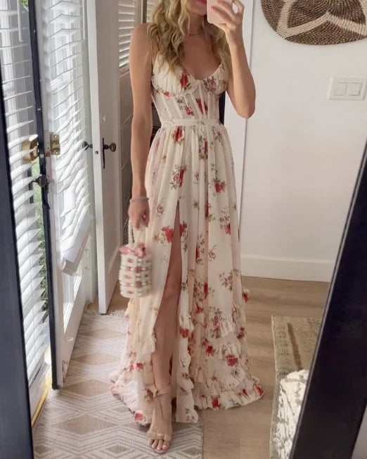 Flaura – Maxikleid mit floralem Rüschenschlitz