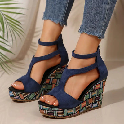 Marita – Geometrische Plateau-Riemchensandalen mit Keilabsatz