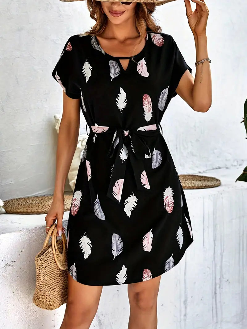 Jodi – Schwarzes Minikleid mit Federprint und Gürtel