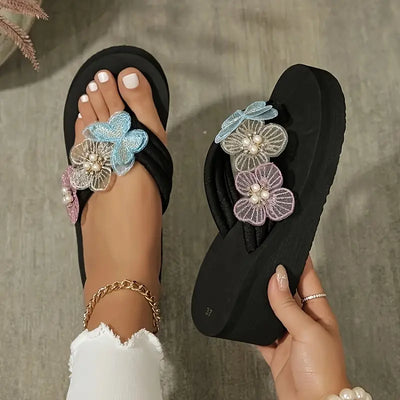 Verona – Sandalen mit floralem Keilabsatz