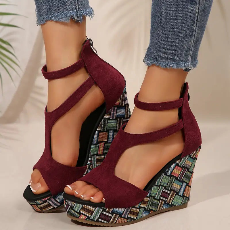 Marita – Geometrische Plateau-Riemchensandalen mit Keilabsatz