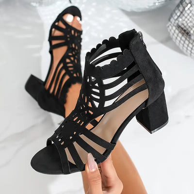 Ameiko – Elegante Sandalen mit Cut-out und Blockabsatz