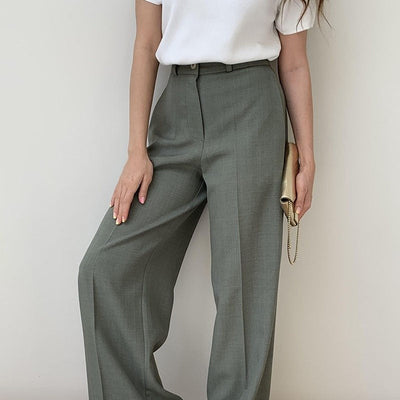 CONFIDENCE SUIT FRAUENPOWER MIT STIL